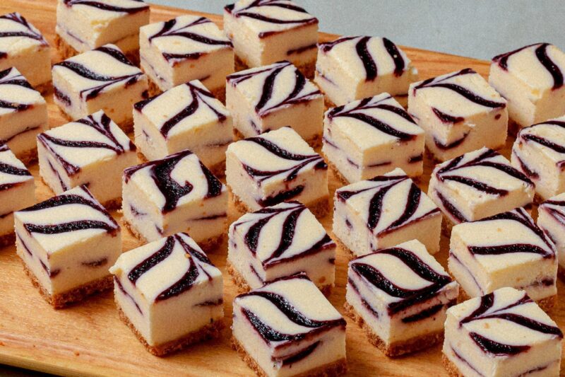 Wild Blueberry Cheesecake (45 pcs)